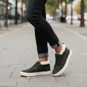 NWT TOMS Women's Paxton Deep Forest Camo Green Suede Faux Fur Ankle Boots Sz 7.5